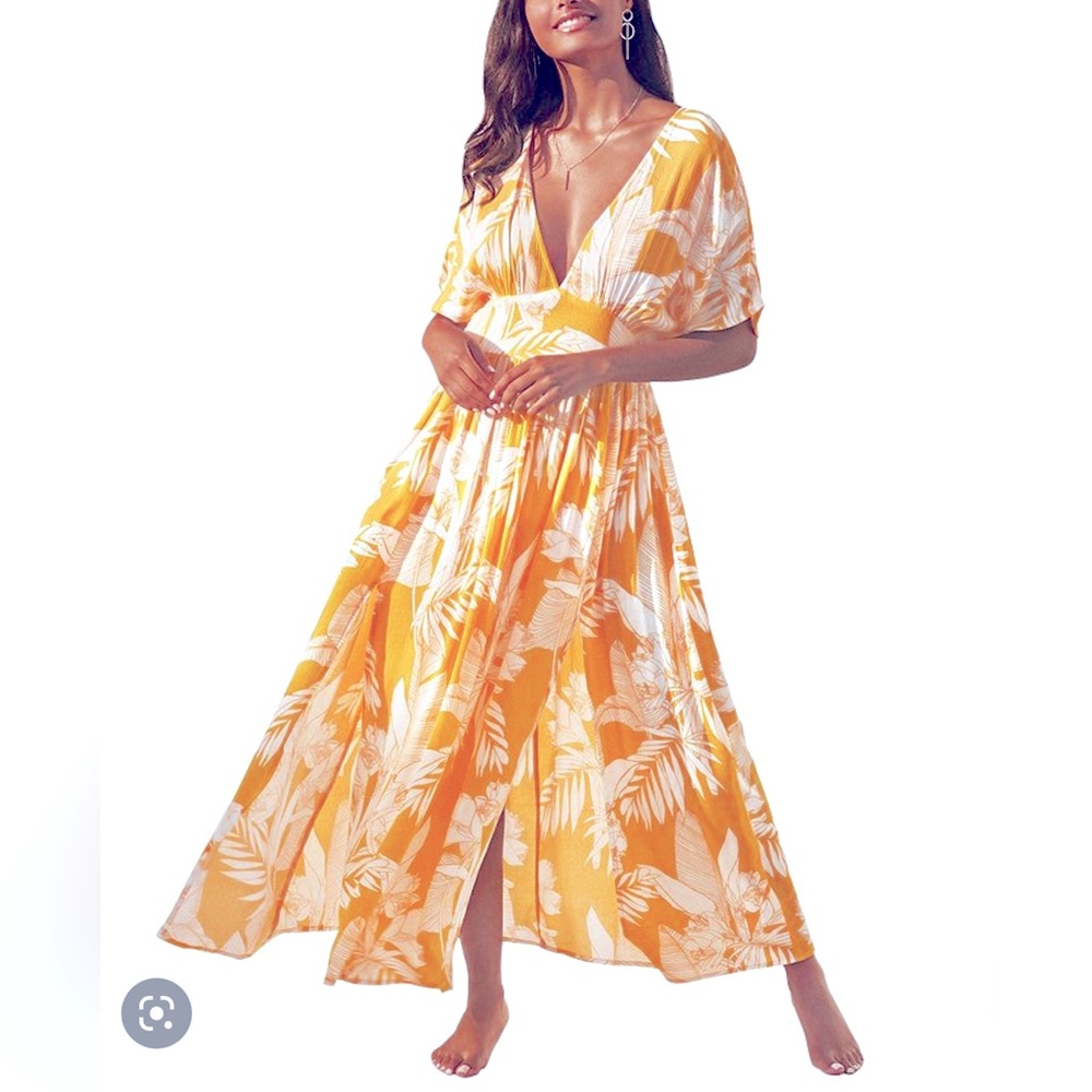 Brand new women vacation dress never wore before perfect condition